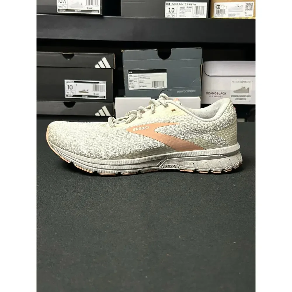 Brooks Signal 3 Women Oyster Peach / Size 9.5 / EUC